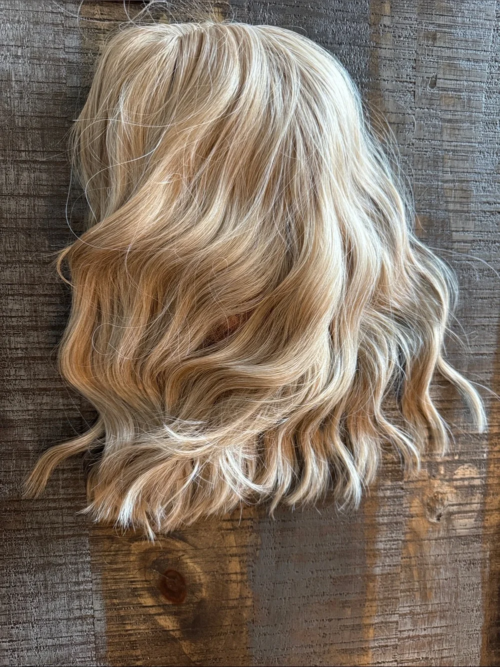 NWT Blonde Bob Wig With Air Bangs Shoulder Length Wavy Synthetic Cosplay 12
